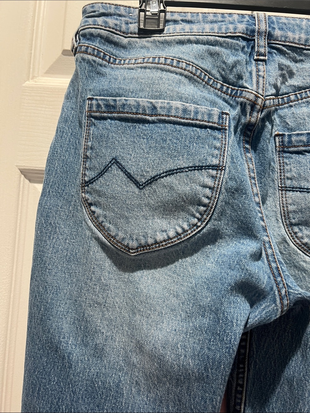Women’s Straight-Leg Jeans in Medium Blue Wash - Picture 10 of 14